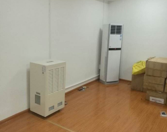 上海仟井工业除湿机还是很不错的